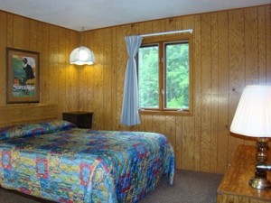 2 BR Chalet Bedroom with Queen s           